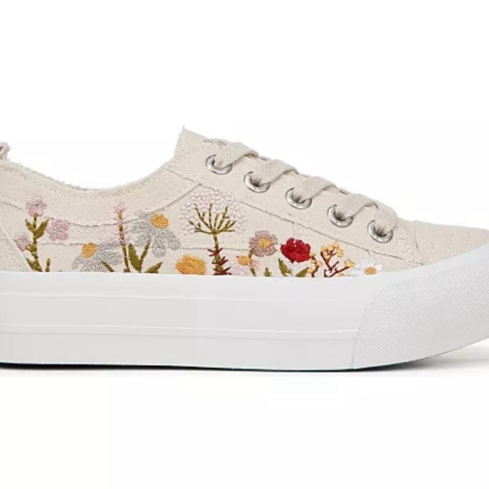 NIB-BLOWFISH MALIBU
Women's Sadie-Sun Embroidered Lace Up Platform Sneakers